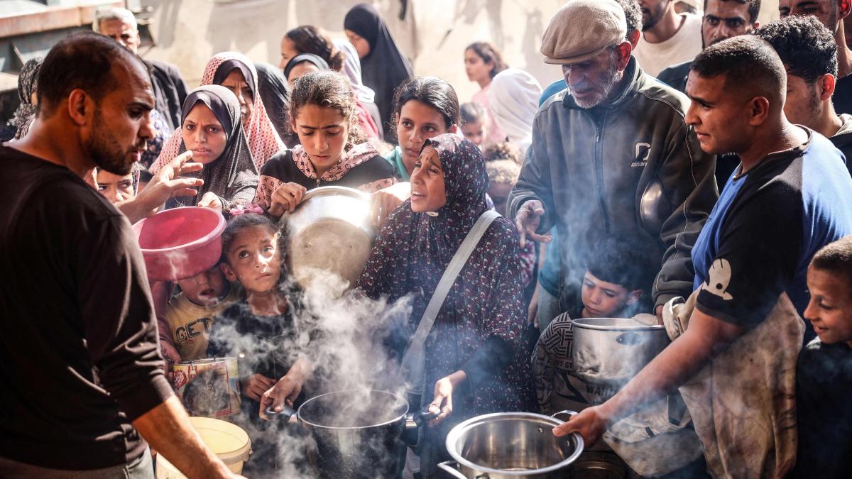 10 Palestinians die in a displaced persons shelter in Gaza at Israeli hands