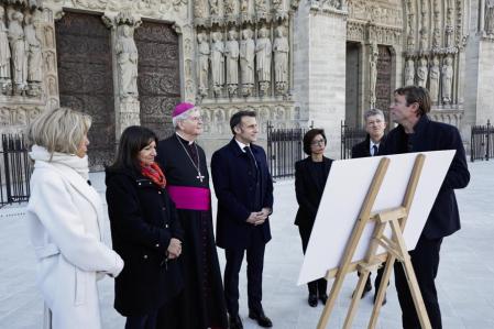 President Macron receives explanations about the restoration, in front of the cathedral, in the presence of the Archbishop of Paris, Laurent Ulrich, the Minister of Culture, Rachida Dati, and the mayor of the capital, Anne Hidalgo.