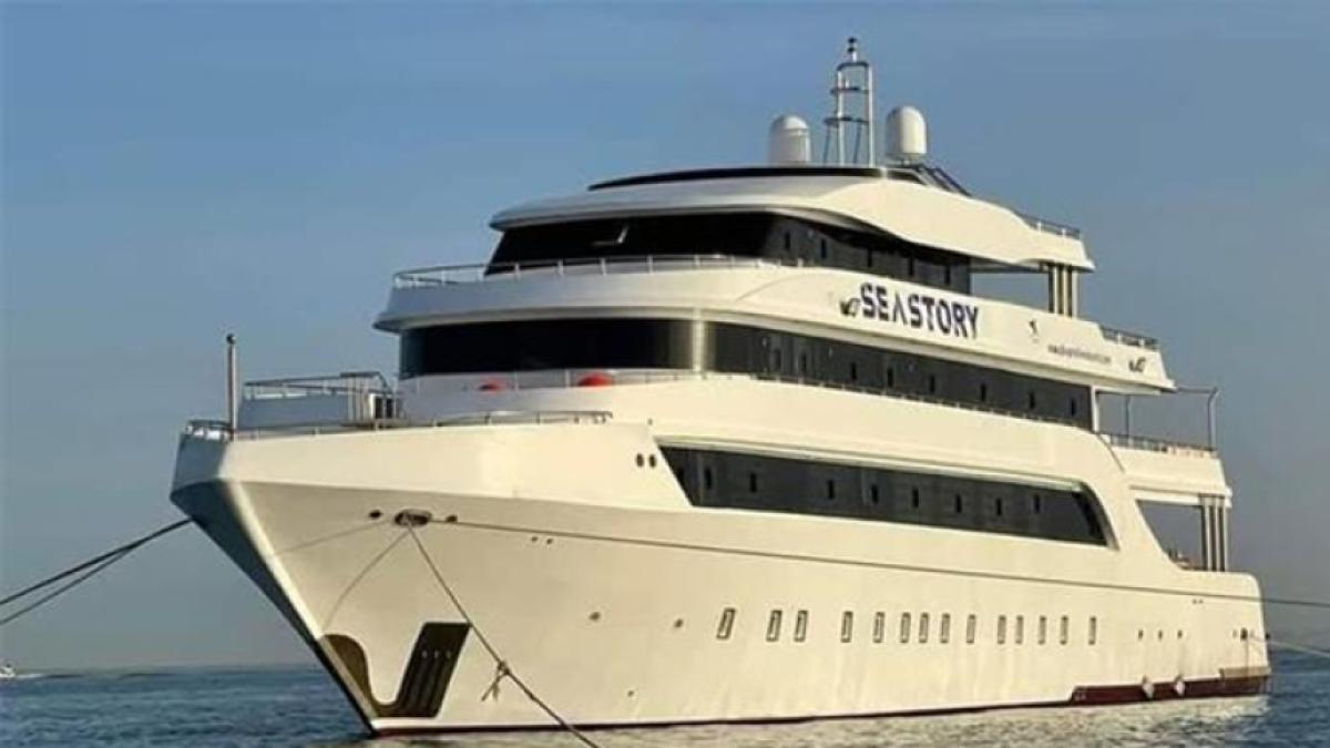 At least 17 missing after boat full of tourists sinks in Egypt