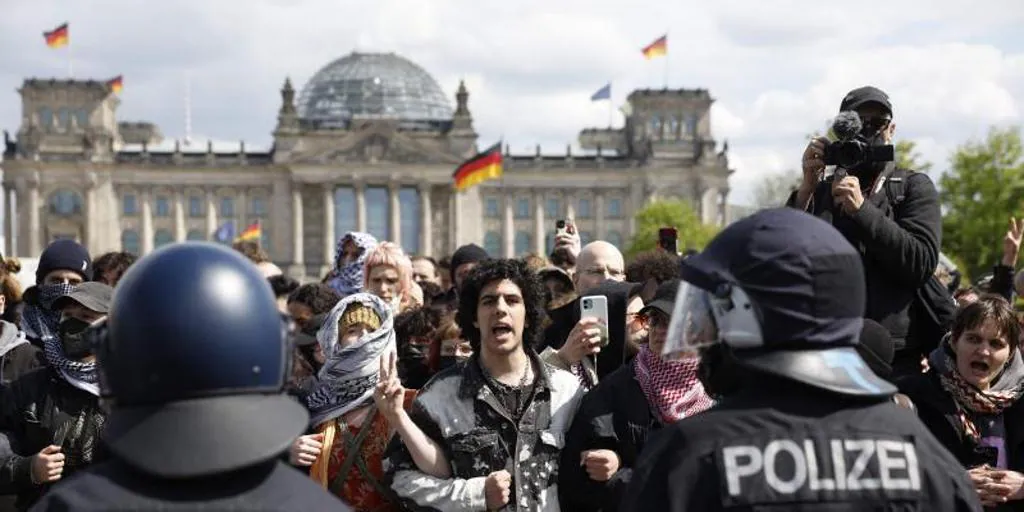 Berlin Police Chief advises Jews and homosexuals to be "more careful" in neighborhoods with Arab majorities