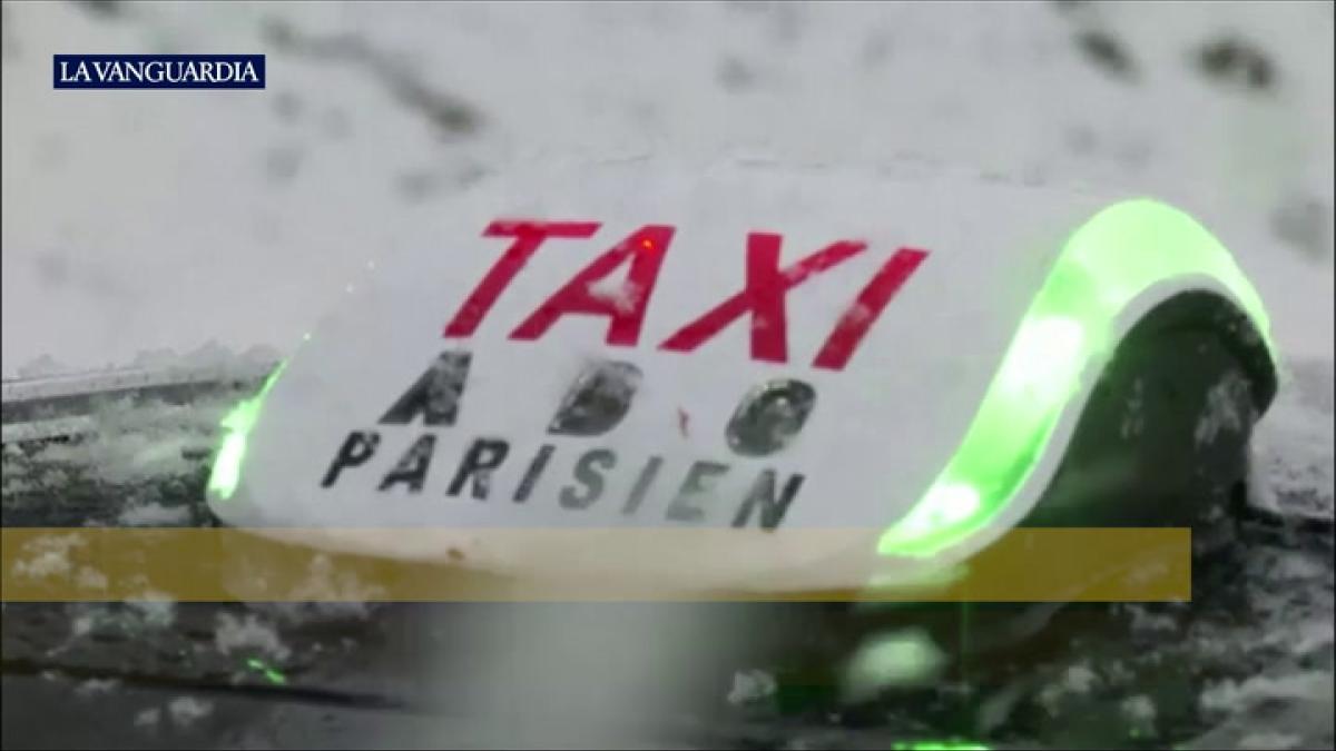 Historic snowfall in Paris