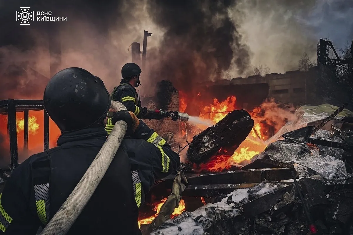 Russia bombs kyiv, presses on Kupiansk and tries to expel Ukrainian forces from Kursk
