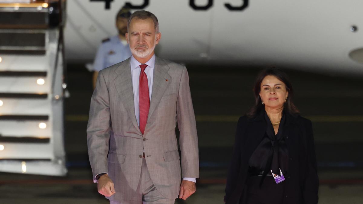 The King and Rebelo, the only heads of state to attend the Ibero-American summit in Ecuador