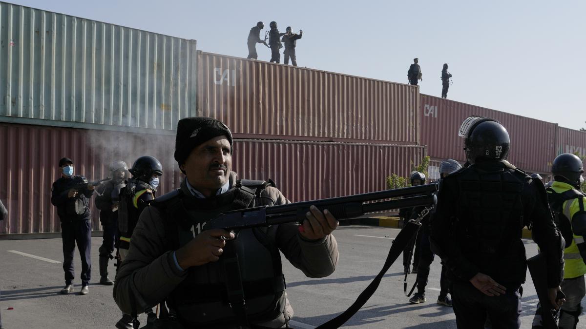 The march to free Imran Khan leaves six dead in Islamabad and thousands detained