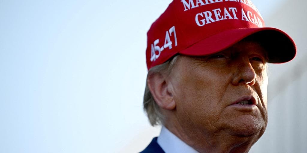 US investigates bomb threats to Trump team