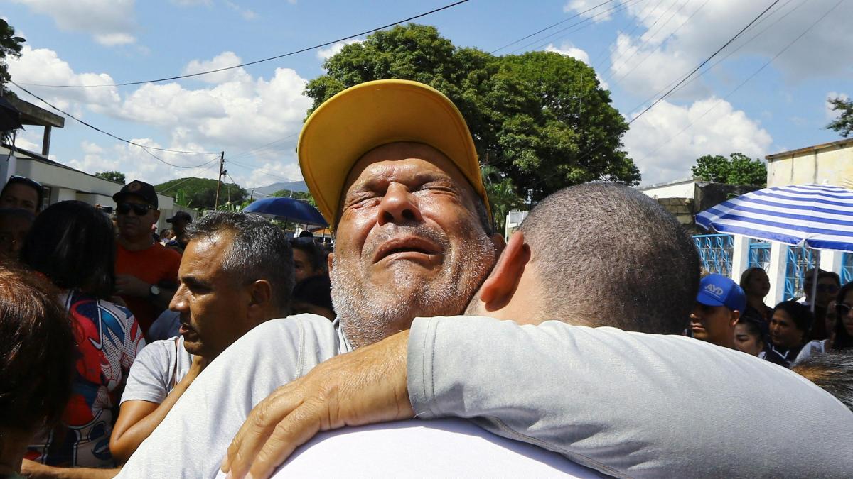 Venezuela frees more than a hundred "political prisoners"