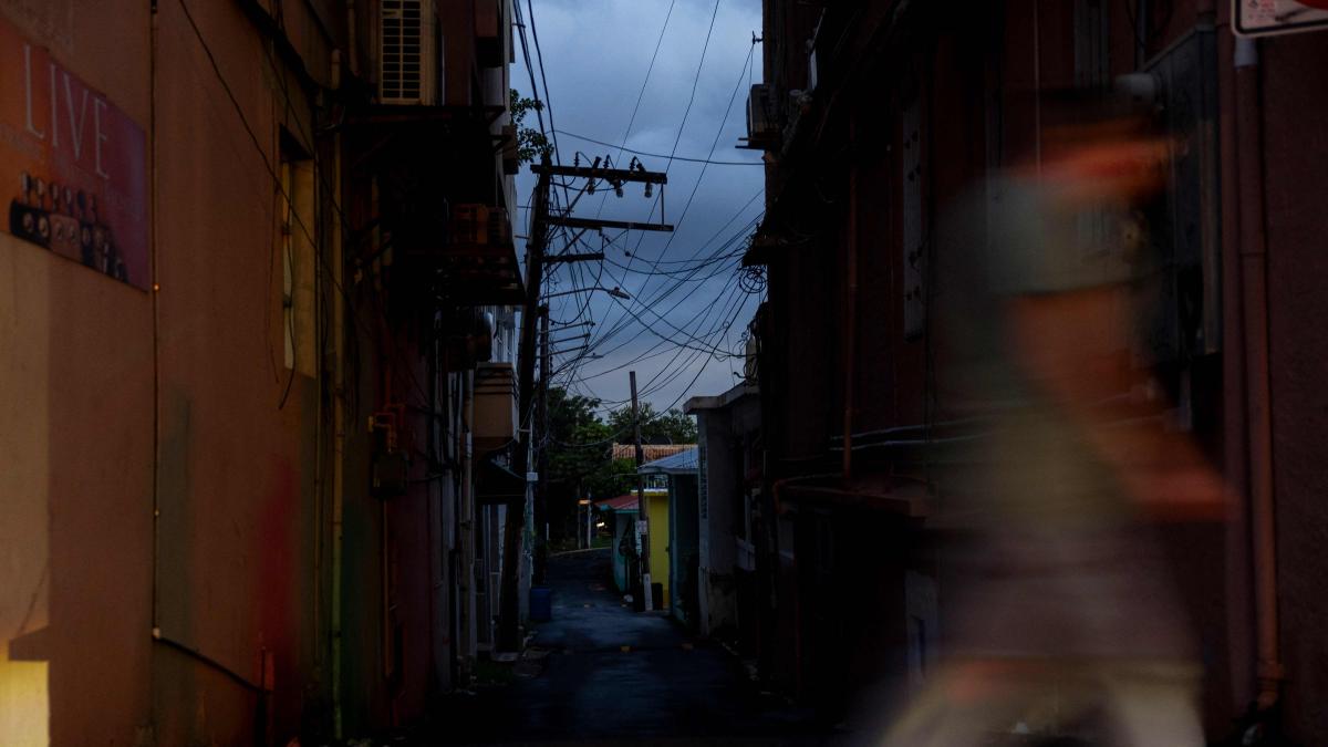 Puerto Rico enters 2025 in the dark due to a breakdown in the electrical grid