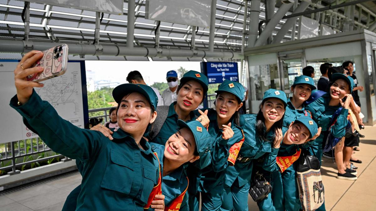 Saigon inaugurates its Japanese metro, after Hanoi overtook it with its Chinese metro