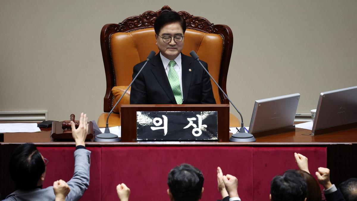 The South Korean Parliament dismisses its interim president and deepens the political crisis