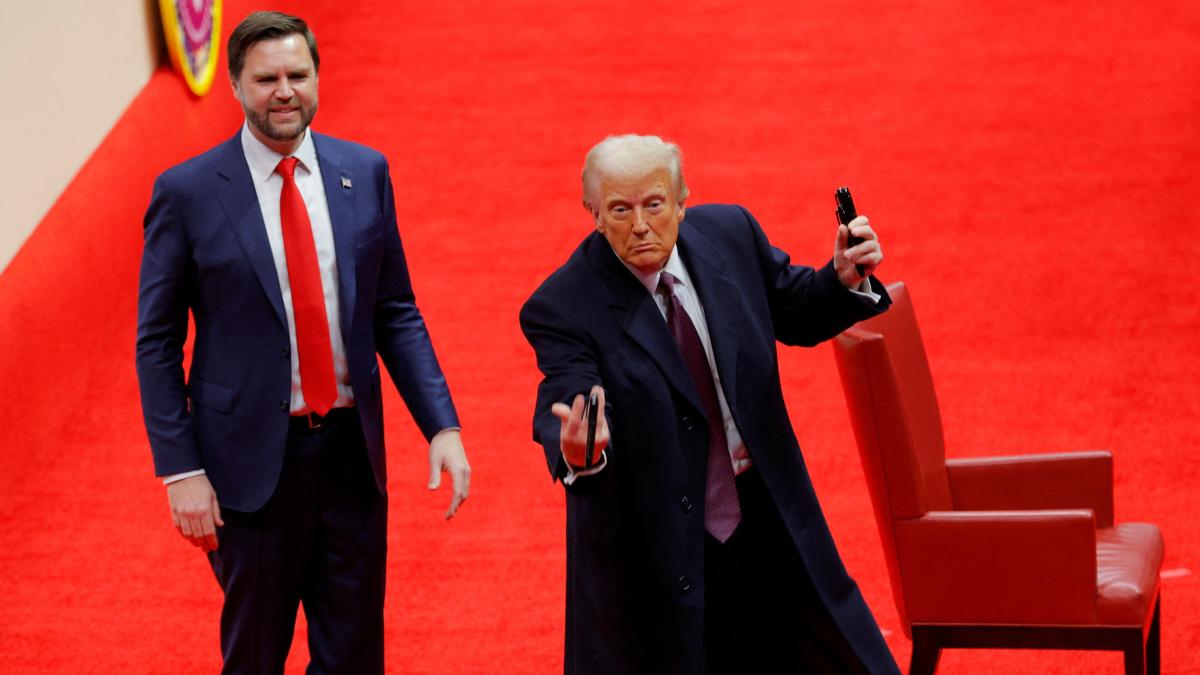 Trump turns the presidential parade into another partisan act of worship of the leader