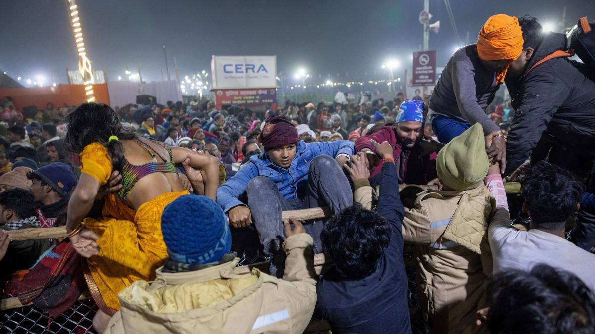 At least fifteen dead next to the ganges in a stampery at the Kumbh Mela party