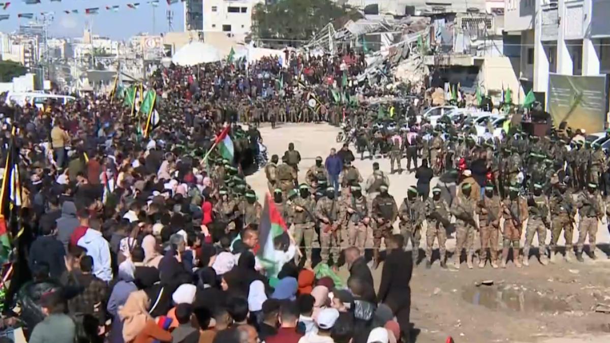 Hamas frees four of the female soldiers held captive in Gaza, in streaming