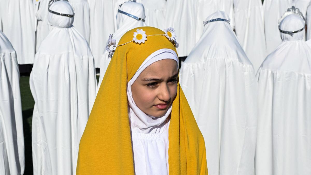 Iraq passes law allowing child marriage