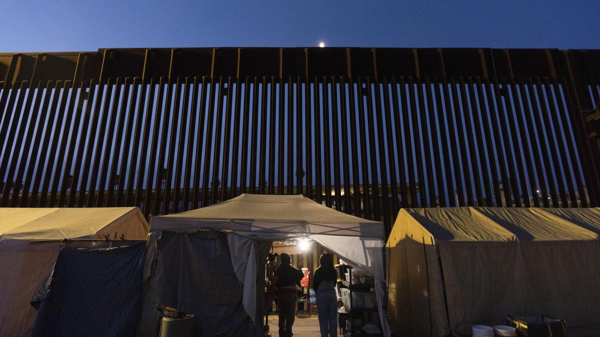 Mexico agrees to welcome deportees from the United States