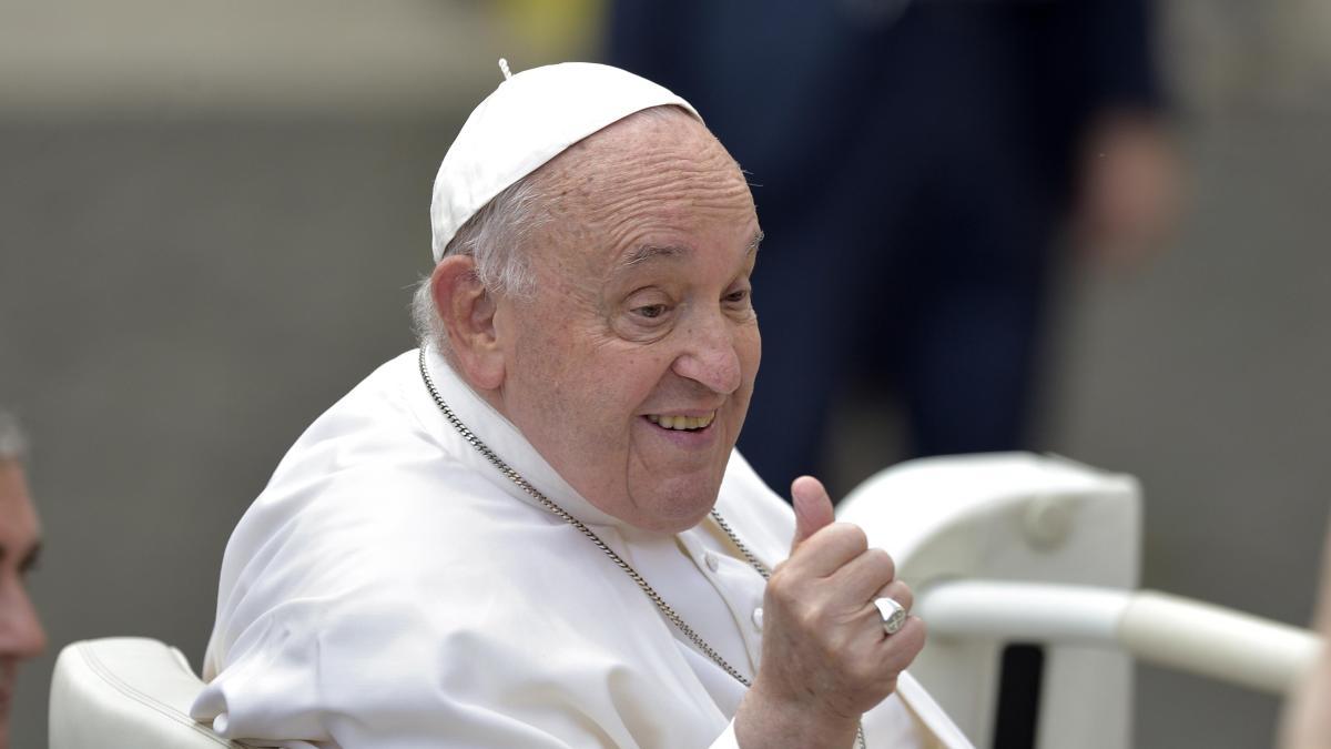 Pope calls Trump's plans for mass deportation of immigrants a "disgrace"