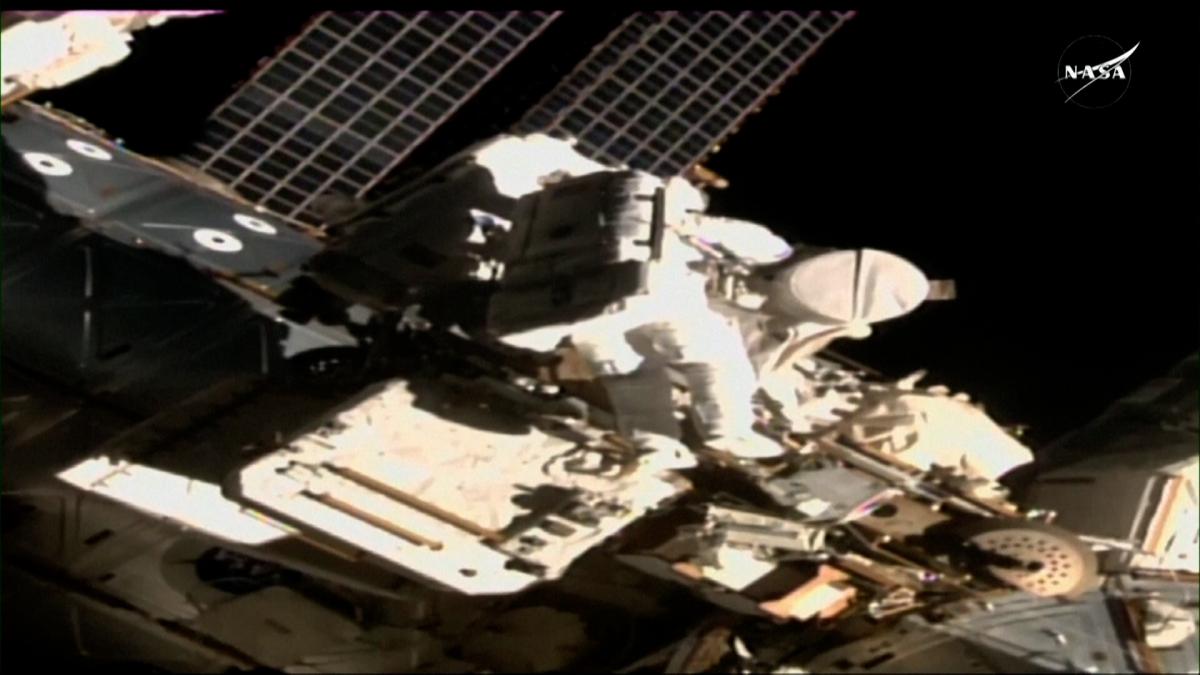 Two NASA astronauts trapped in the EEI go out to take a space walk
