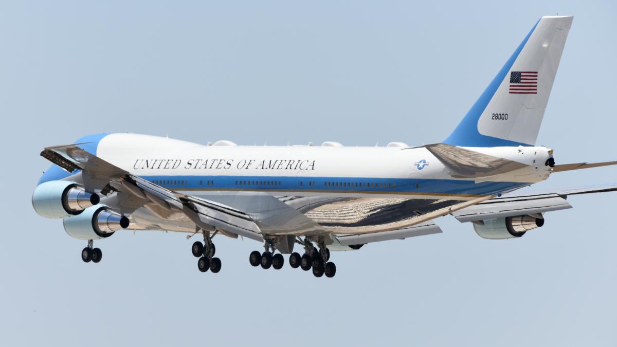 Trump asks Musk for help with his obsession to release a new Air Force One