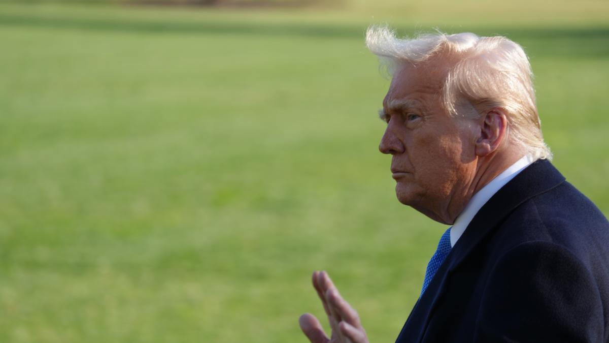 Trump announces 25% tariffs to countries that buy oil or gas from Venezuela