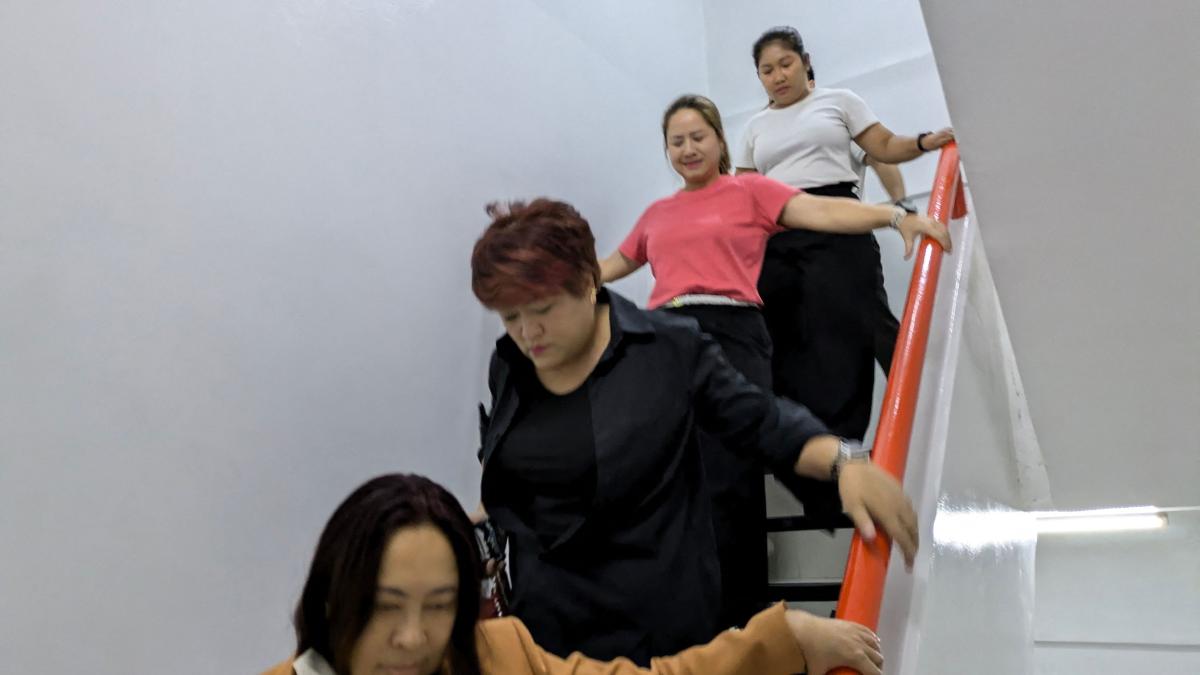 A strong earthquake shakes Burma and unleashes panic in Bangkok