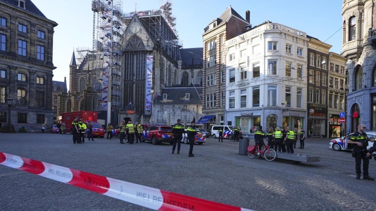 At least five injured in a stabbing near Dam Plaza de Amsterdam