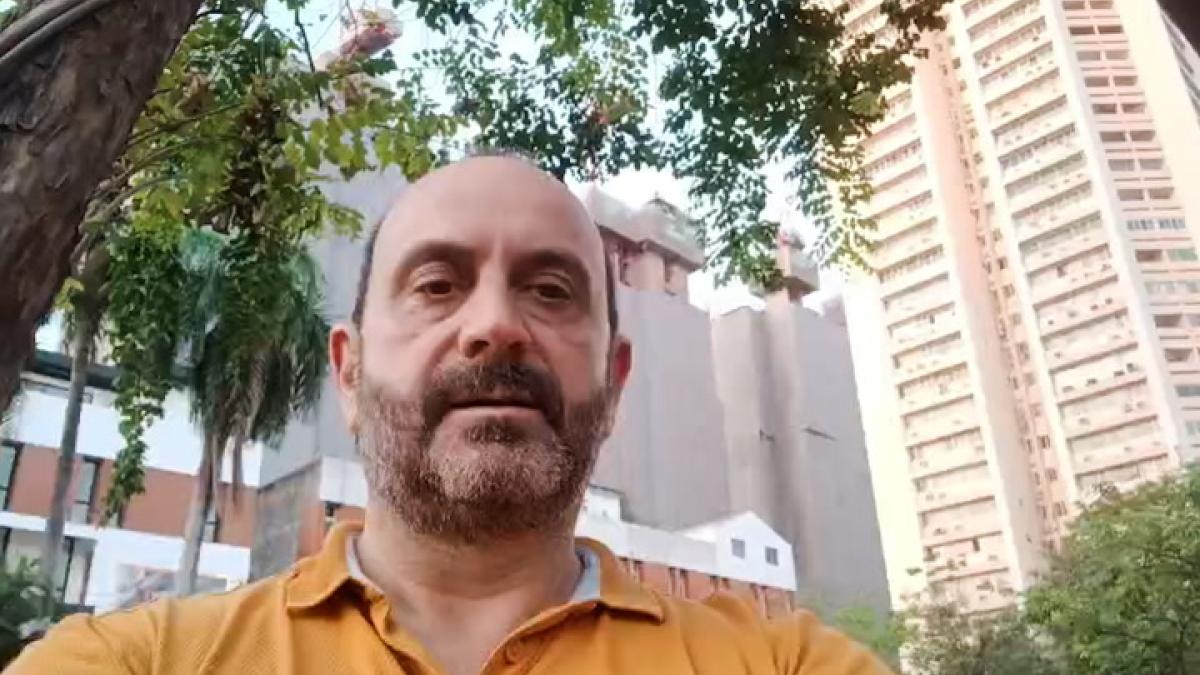 Citizens leave the city after the powerful earthquake