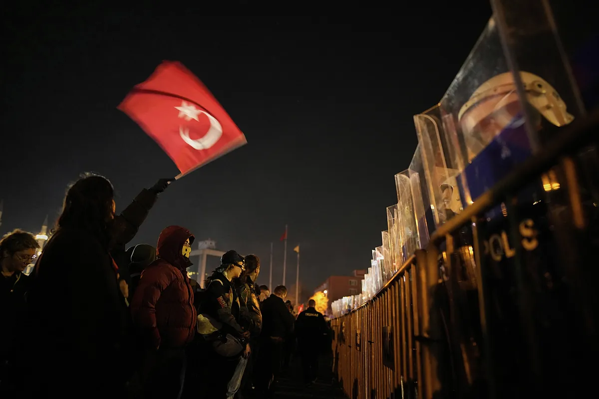 "Government resigns!": Hundreds of thousands of Turks protest in Istanbul for the arrest of Erdogan's rival