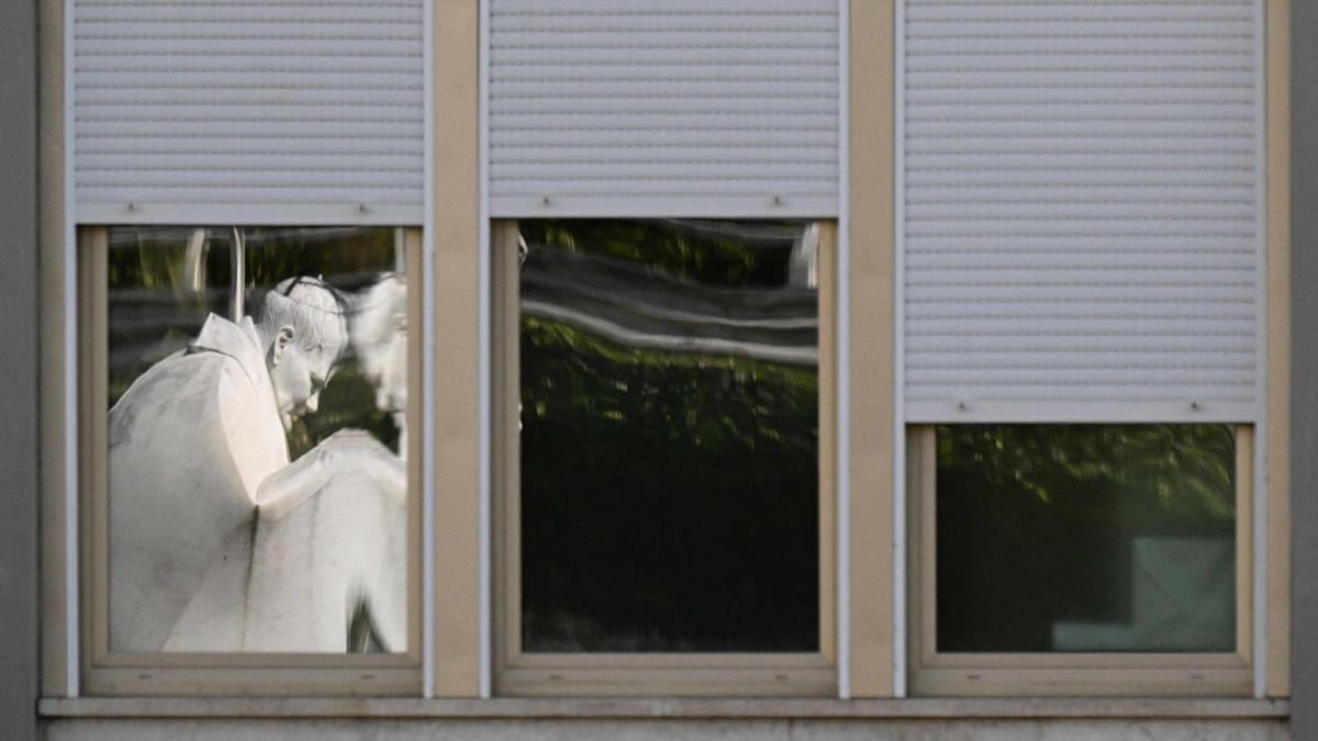 The Pope remains stable, without fever and without mechanical ventilation after 17 days hospitalized