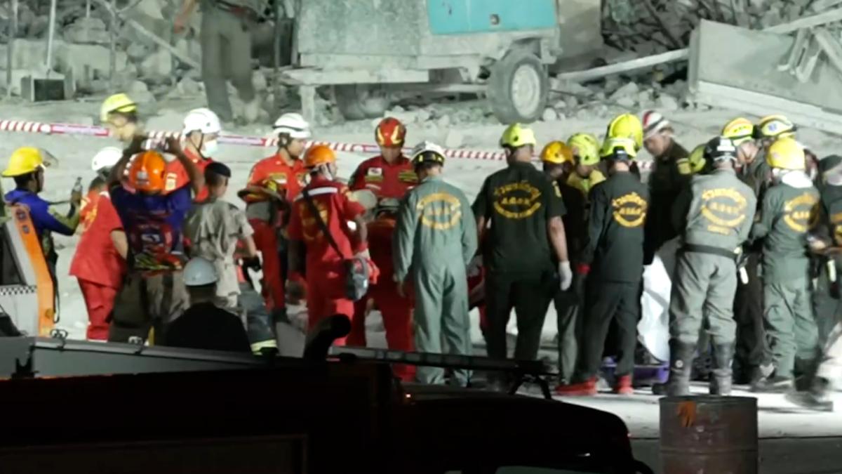 The rescue operation of those trapped by the earthquake in Bangkok, in streaming