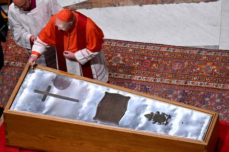 The Velatio rite before sealing Pope Francis's coffin