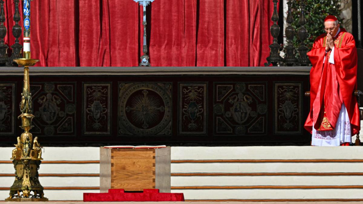 The glorious funeral of a Pope Pastor