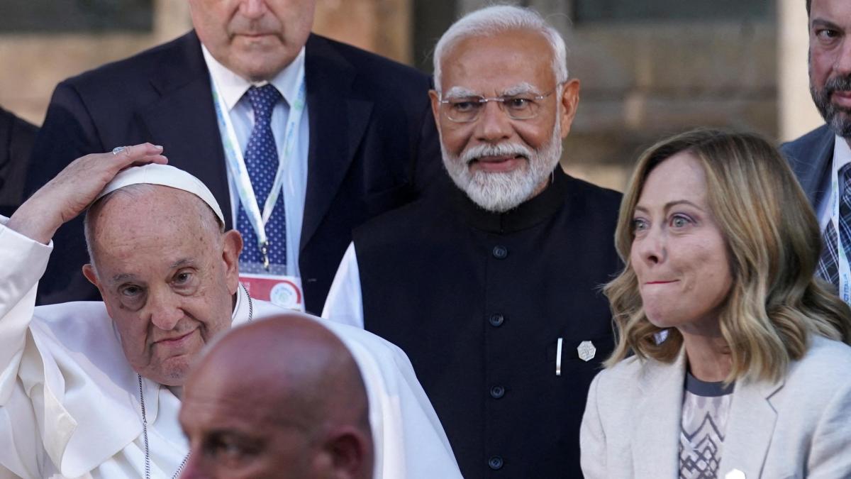 The mourning for the Pope allows Meloni to cool the anniversary of liberation