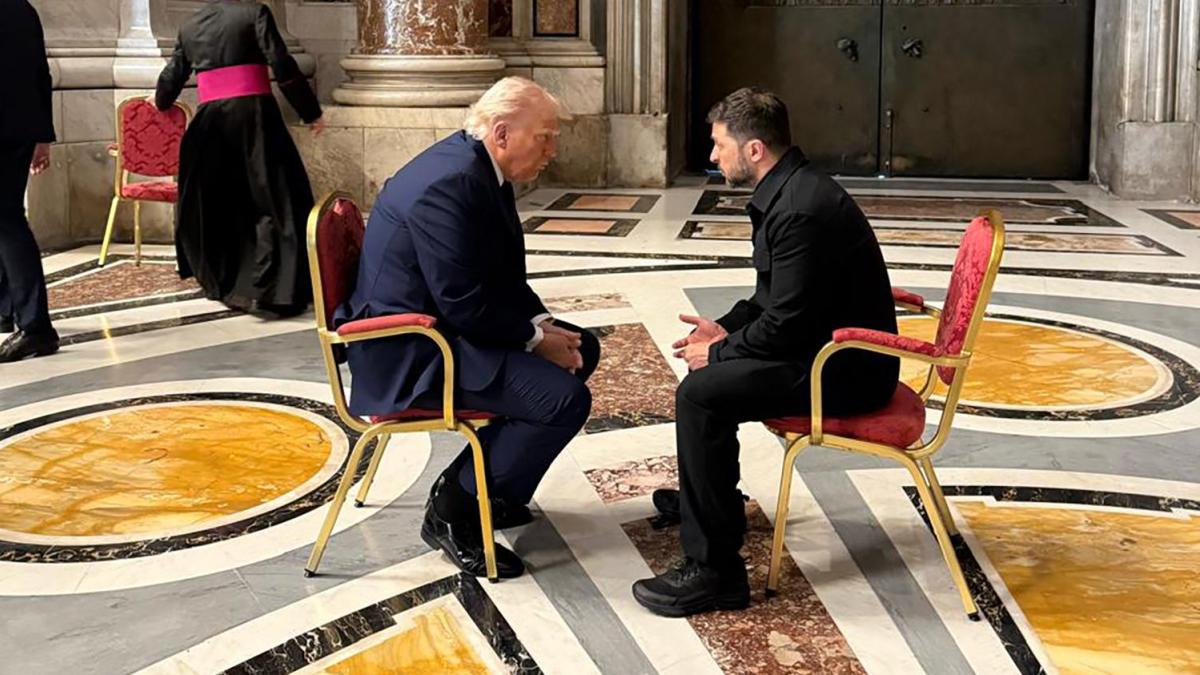 Trump talks to Zelenski and von der Leyen before the Pope's funeral