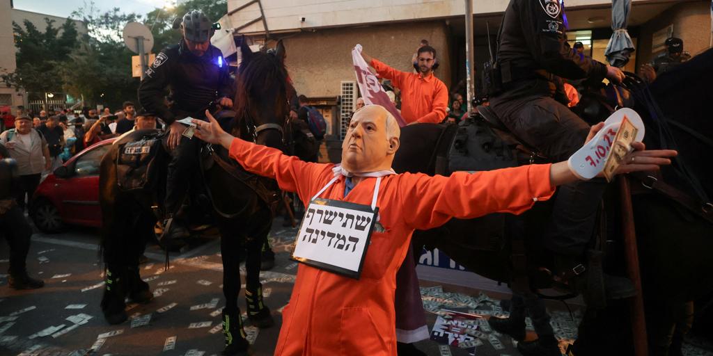 A protest of Hamas host families against Israel ends up 60 detainees