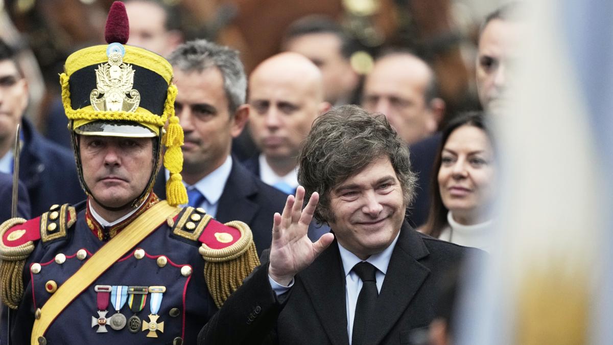 Argentina recovers voluntary military service for young people
