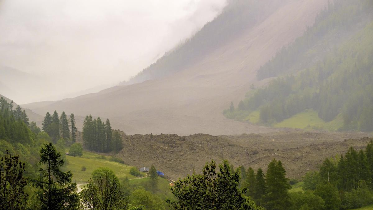 Birch glacier collapse partially destroys a town in Switzerland