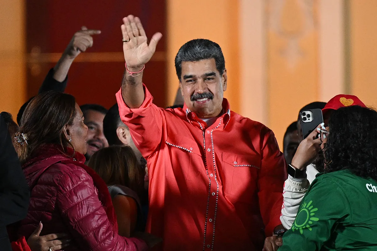 Chavismo sings Victoria but Machado demands that the military act after Maduro's electoral fiasco