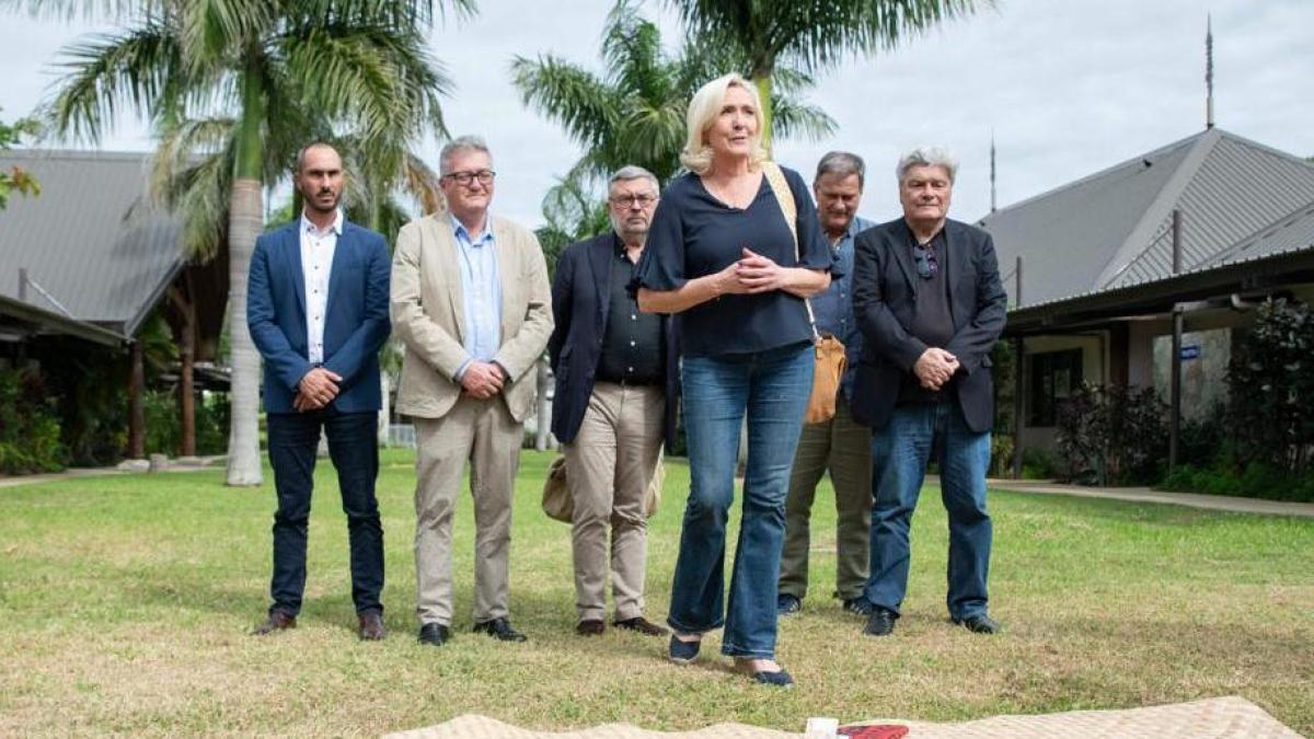 Non -independence boo LE PEN in his visit to Nueva Caledonia