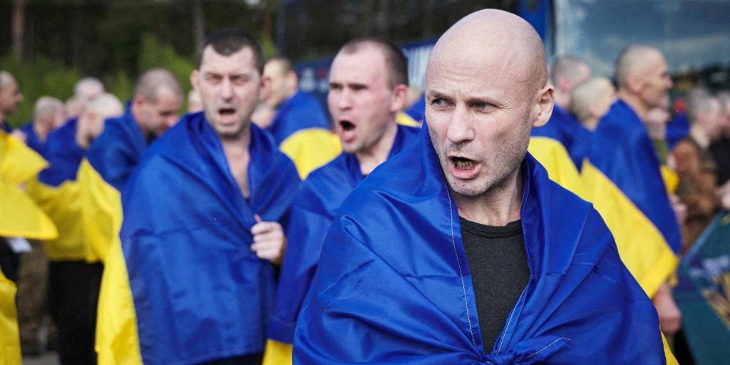 Russia and Ukraine begin their greatest exchange of war prisoners