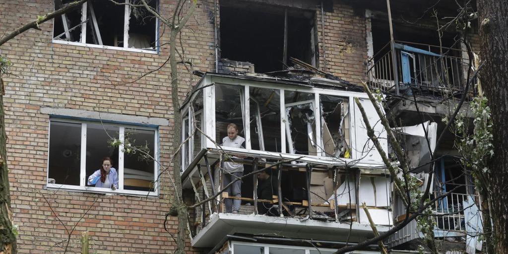 Russia launches the largest air attack against Ukraine with more than 300 drones and missiles and leaves at least 13 dead