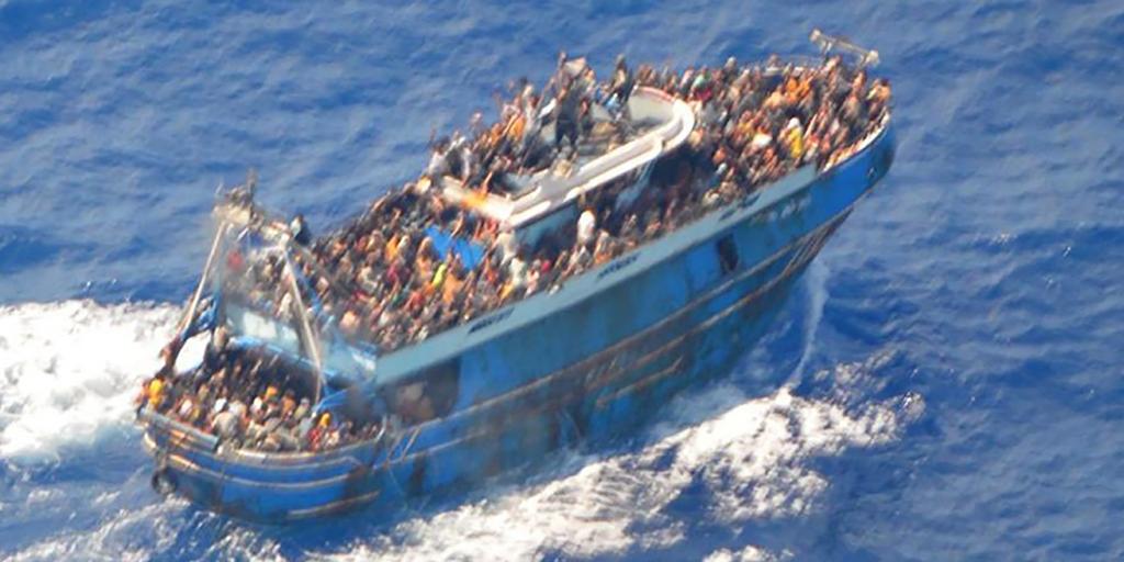 Seventeen members of the Greece Coast Guard, prosecuted for the shipwreck of the most deadly immigrants in the country