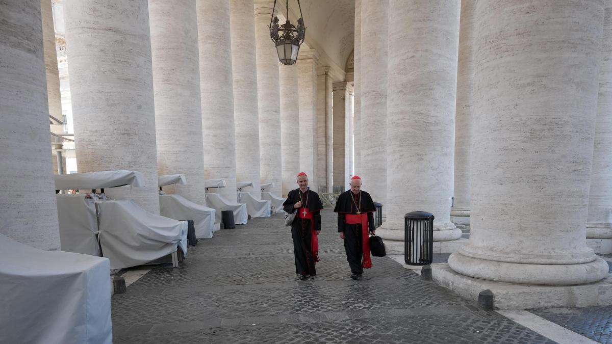 The debate among the cardinals to choose the new Pope enters live with the economy as a central axis