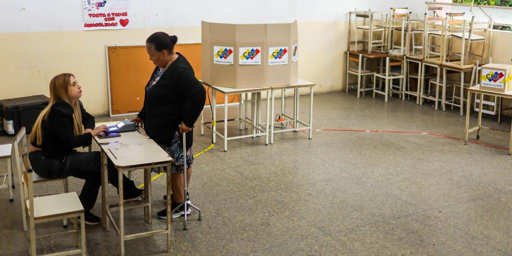 Venezuelans leave the voting centers in Maduro's electoral farce almost empty