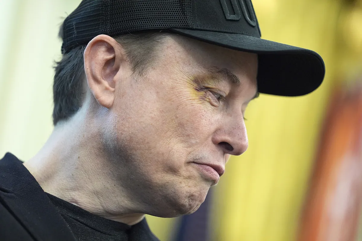 Why does Elon Musk have a purple eye?