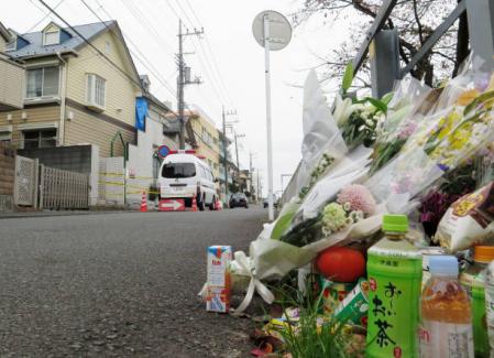 Tribute to the victims of Takahiro Shiraishi in front of the apartment where they were killed