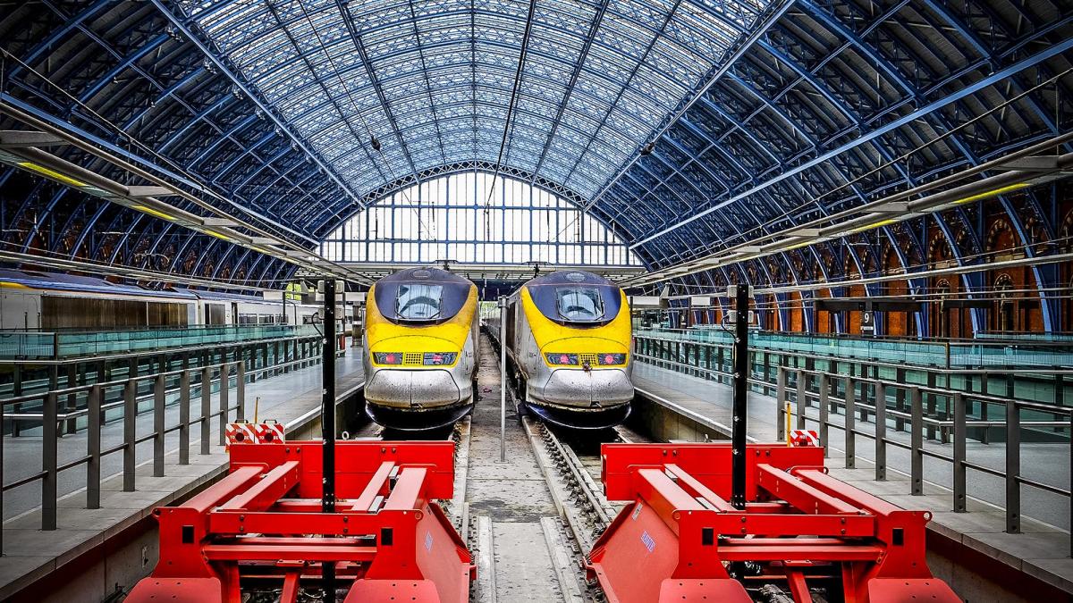 A copper theft in France leaves the Eurostar connection between Paris and London without service