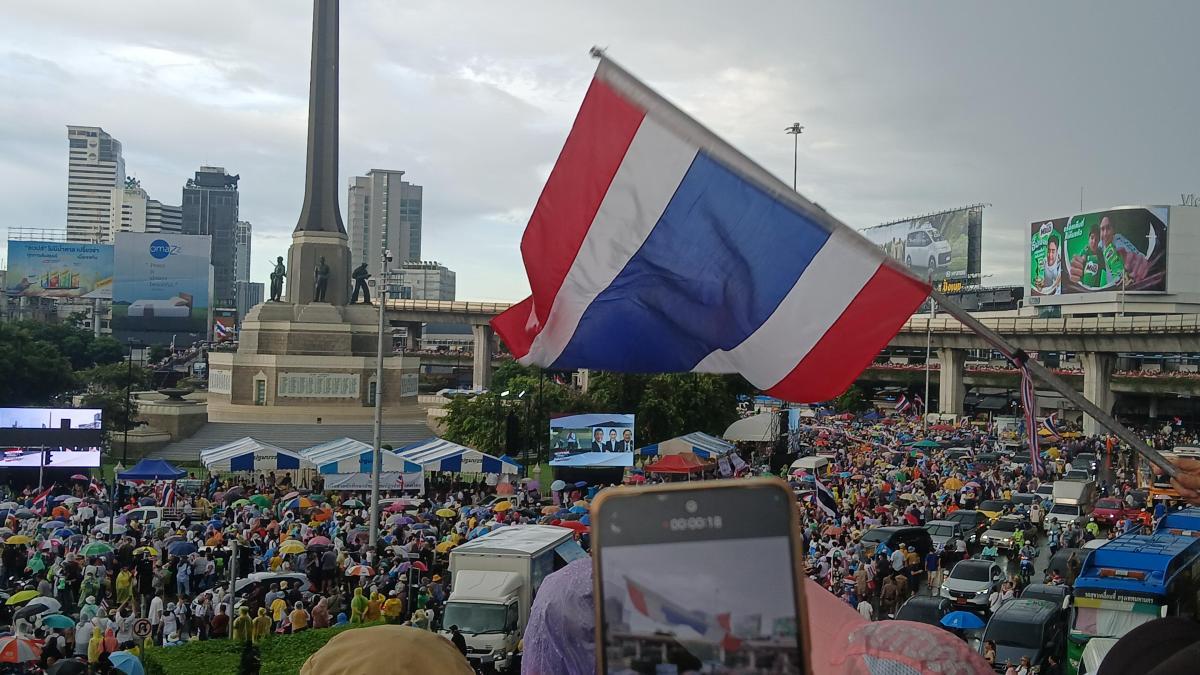 A great concentration in Bangkok encourages the coup against Prime Minister
