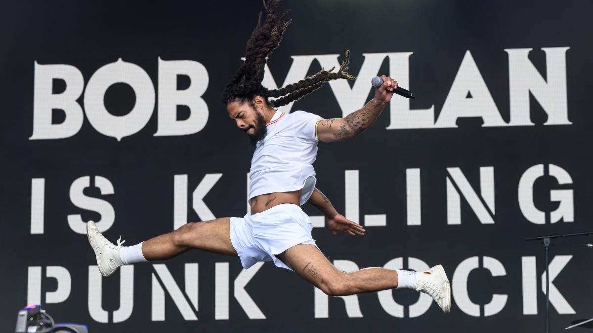 Police investigates Bob Vylan for encouraging to kill Israeli soldiers during their performance in Glastonbury