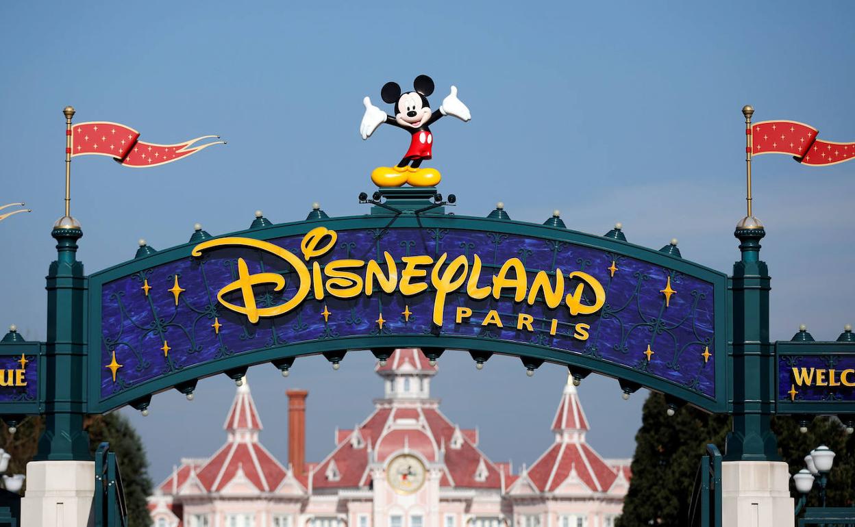 The accused for pretending a wedding with a girl in Disneyland Paris had sentences for sexual relations with minors