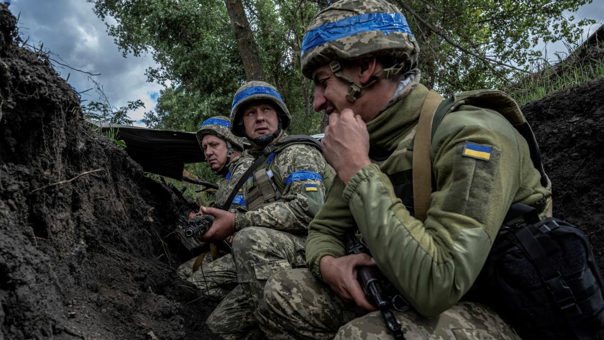 Zelenski will ask the West for help to reinforce the salaries of the Ukraine troops