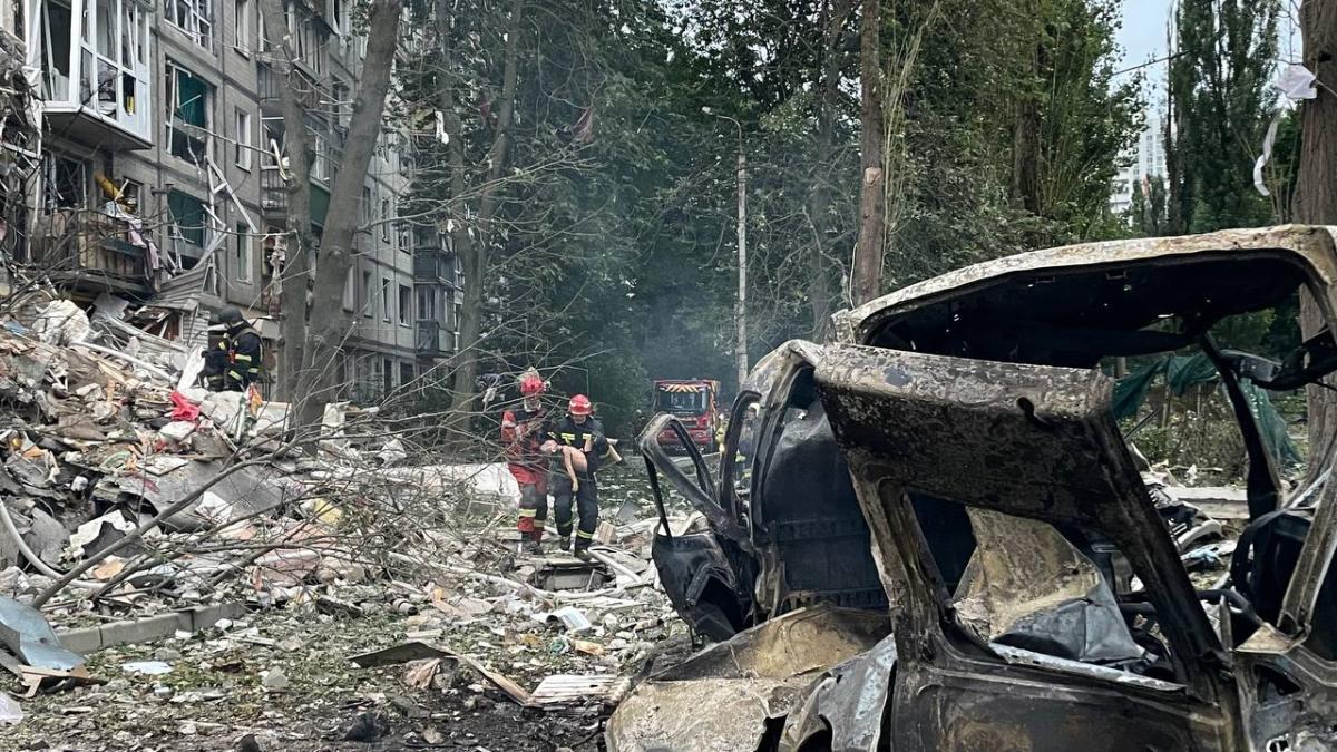 A new Russian bombing in Kyiv leaves at least six dead